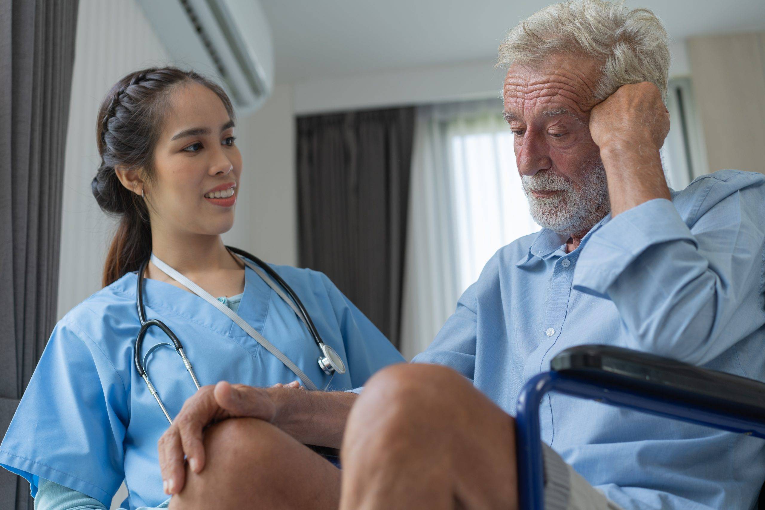 Yaşlılar Kırıklardan Nasıl Korunabilir Yaşlılık, bazı kronik hastalıklar ya da çevresel faktörler günlük yaşamda